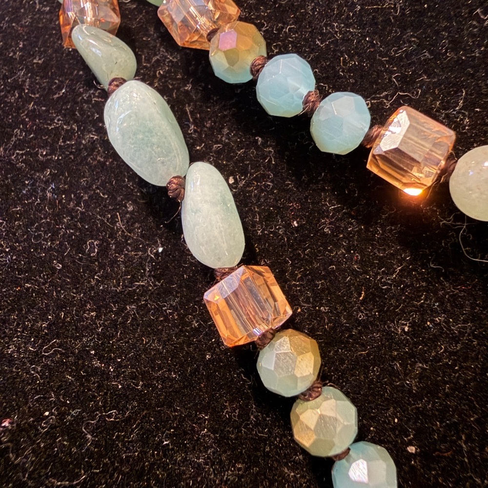 Real Gemstone Single-Strand Necklace with Raw Crystal Pendant - Picture 4 of 7